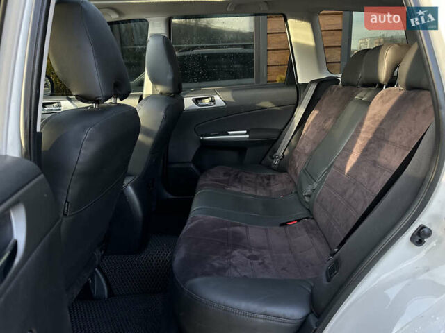 Білий Субару Forester, об'ємом двигуна 2 л та пробігом 203 тис. км за 10150 $, фото 39 на Automoto.ua