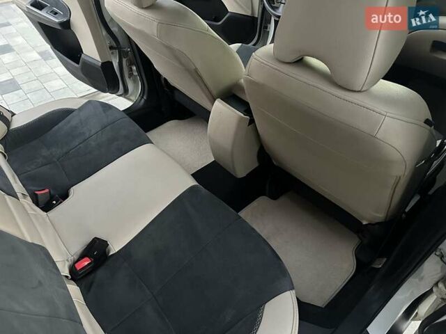 Белый Субару Форестер, объемом двигателя 2 л и пробегом 257 тыс. км за 8900 $, фото 18 на Automoto.ua