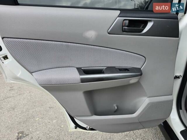Білий Субару Forester, об'ємом двигуна 2.5 л та пробігом 232 тис. км за 9499 $, фото 37 на Automoto.ua