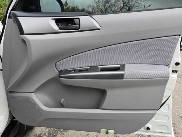 Білий Субару Forester, об'ємом двигуна 2.5 л та пробігом 232 тис. км за 9499 $, фото 16 на Automoto.ua