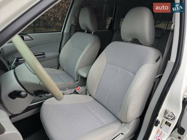 Білий Субару Forester, об'ємом двигуна 2.5 л та пробігом 232 тис. км за 9499 $, фото 22 на Automoto.ua