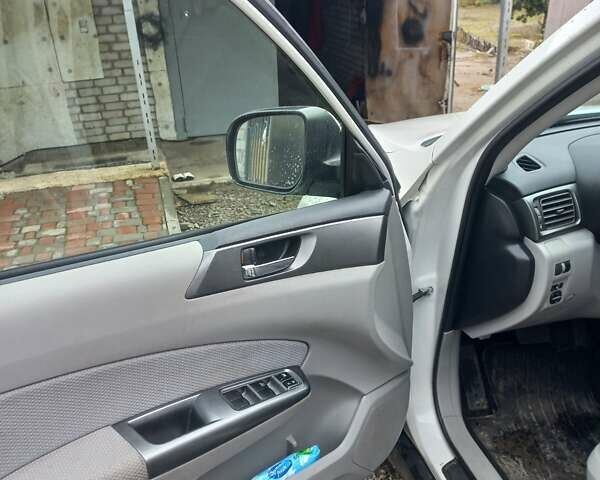 Білий Субару Forester, об'ємом двигуна 2.5 л та пробігом 121 тис. км за 9500 $, фото 6 на Automoto.ua