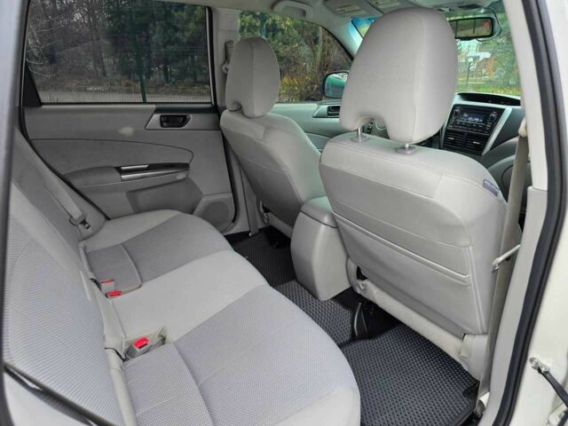 Білий Субару Forester, об'ємом двигуна 2.5 л та пробігом 232 тис. км за 9499 $, фото 22 на Automoto.ua