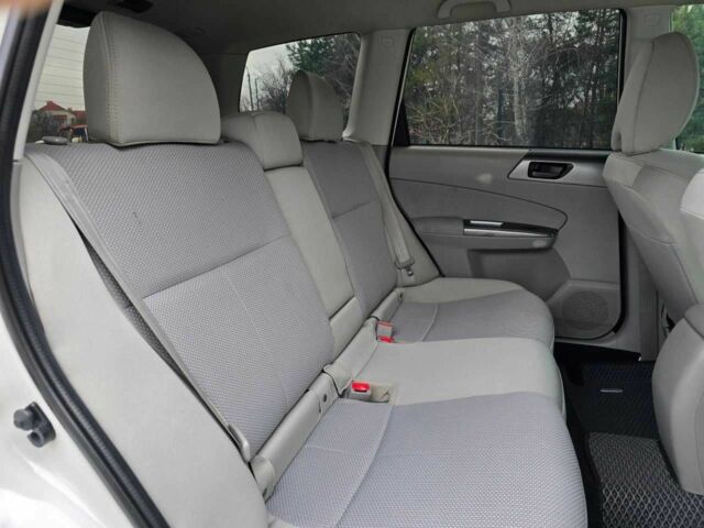 Білий Субару Forester, об'ємом двигуна 2.5 л та пробігом 232 тис. км за 9499 $, фото 23 на Automoto.ua