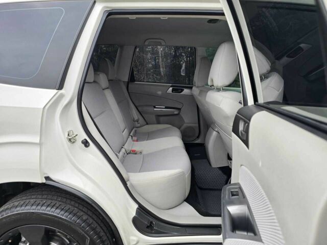 Білий Субару Forester, об'ємом двигуна 2.5 л та пробігом 232 тис. км за 9499 $, фото 21 на Automoto.ua