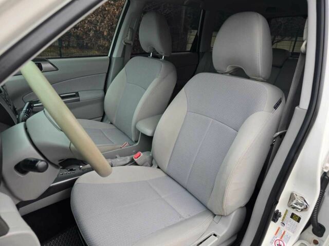 Білий Субару Forester, об'ємом двигуна 2.5 л та пробігом 232 тис. км за 9499 $, фото 4 на Automoto.ua