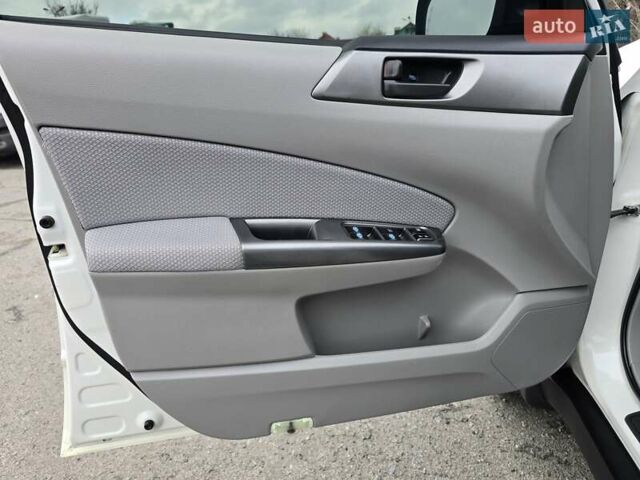 Білий Субару Forester, об'ємом двигуна 2.5 л та пробігом 232 тис. км за 9499 $, фото 17 на Automoto.ua
