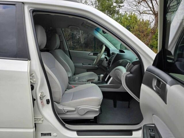 Білий Субару Forester, об'ємом двигуна 2.5 л та пробігом 232 тис. км за 9499 $, фото 17 на Automoto.ua