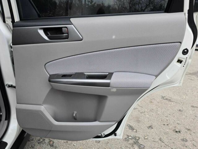 Білий Субару Forester, об'ємом двигуна 2.5 л та пробігом 232 тис. км за 9499 $, фото 20 на Automoto.ua