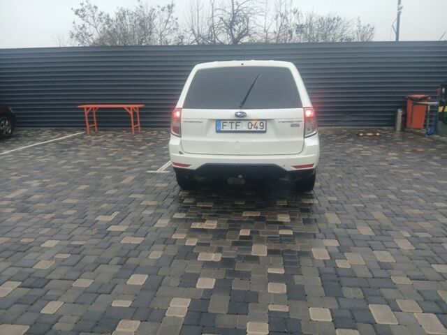 Белый Субару Форестер, объемом двигателя 2 л и пробегом 465 тыс. км за 3900 $, фото 5 на Automoto.ua