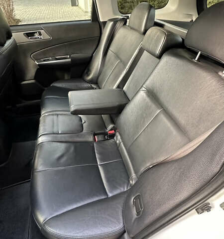 Білий Субару Forester, об'ємом двигуна 1.99 л та пробігом 125 тис. км за 9999 $, фото 11 на Automoto.ua