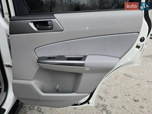 Білий Субару Forester, об'ємом двигуна 2.5 л та пробігом 232 тис. км за 9499 $, фото 47 на Automoto.ua