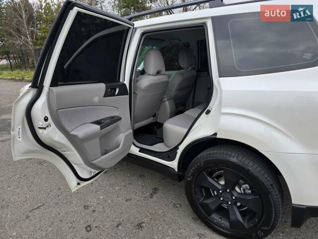 Білий Субару Forester, об'ємом двигуна 2.5 л та пробігом 232 тис. км за 9499 $, фото 36 на Automoto.ua