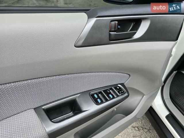 Білий Субару Forester, об'ємом двигуна 2.5 л та пробігом 232 тис. км за 9499 $, фото 18 на Automoto.ua