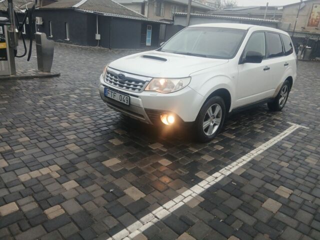 Белый Субару Форестер, объемом двигателя 2 л и пробегом 465 тыс. км за 3900 $, фото 1 на Automoto.ua