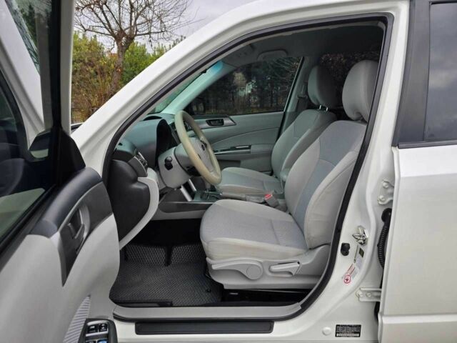 Білий Субару Forester, об'ємом двигуна 2.5 л та пробігом 232 тис. км за 9499 $, фото 3 на Automoto.ua