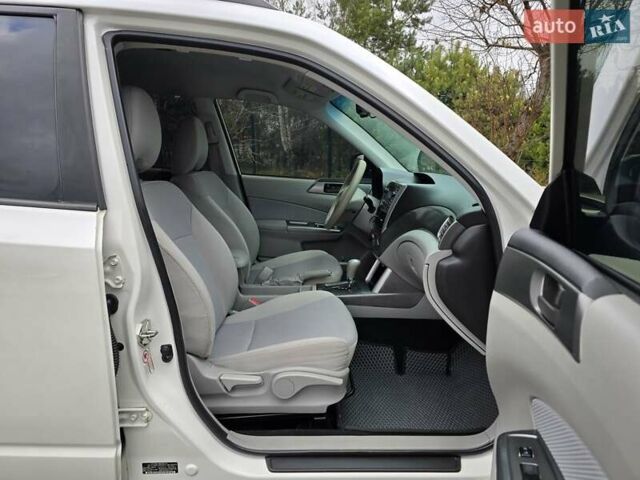 Білий Субару Forester, об'ємом двигуна 2.5 л та пробігом 232 тис. км за 9499 $, фото 44 на Automoto.ua