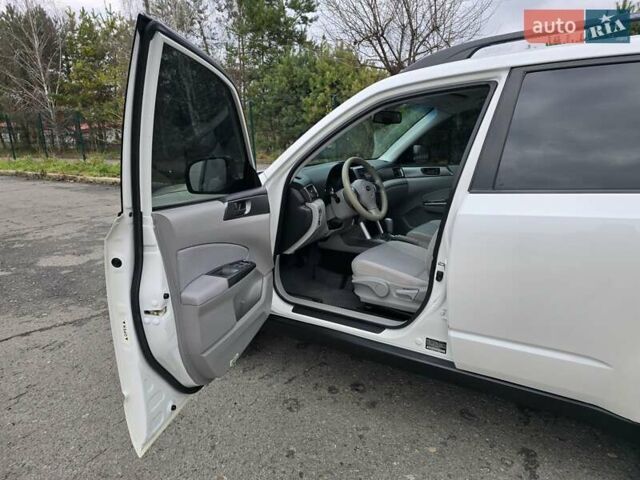 Білий Субару Forester, об'ємом двигуна 2.5 л та пробігом 232 тис. км за 9499 $, фото 19 на Automoto.ua