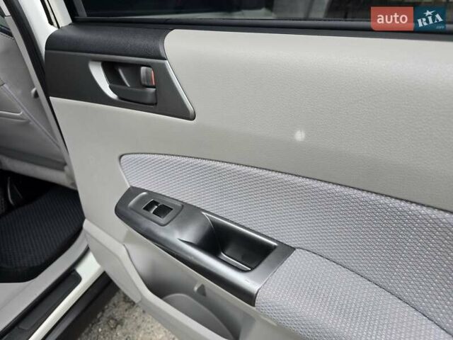 Білий Субару Forester, об'ємом двигуна 2.5 л та пробігом 232 тис. км за 9499 $, фото 48 на Automoto.ua