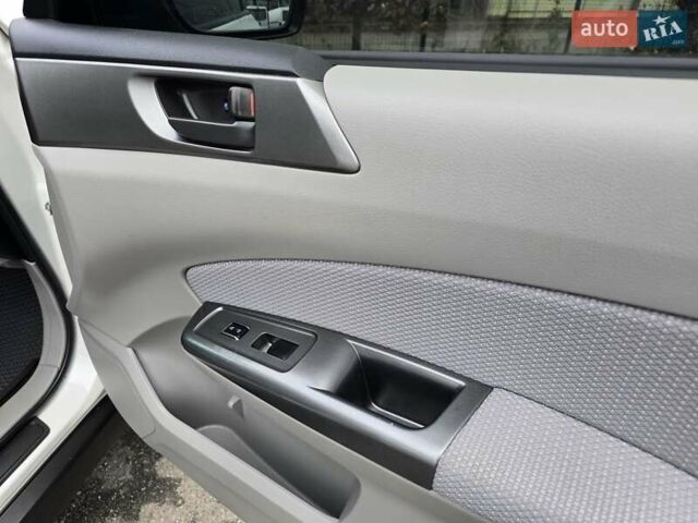 Білий Субару Forester, об'ємом двигуна 2.5 л та пробігом 232 тис. км за 9499 $, фото 43 на Automoto.ua