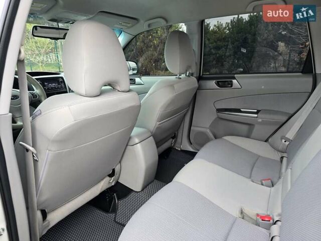 Білий Субару Forester, об'ємом двигуна 2.5 л та пробігом 232 тис. км за 9499 $, фото 40 на Automoto.ua