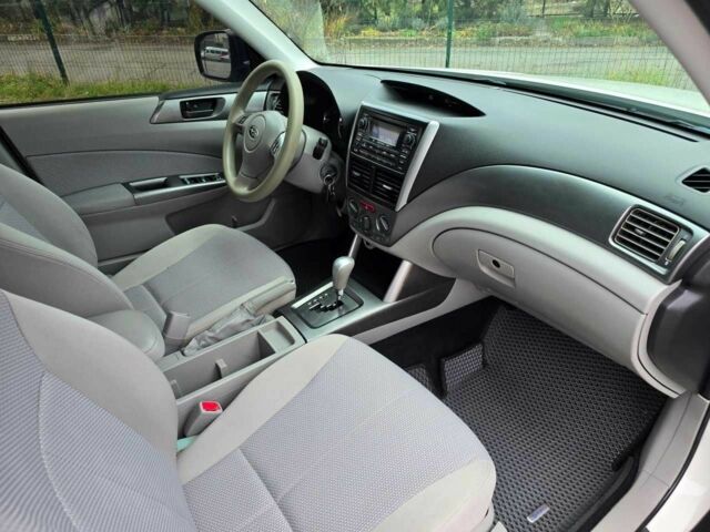 Білий Субару Forester, об'ємом двигуна 2.5 л та пробігом 232 тис. км за 9499 $, фото 18 на Automoto.ua