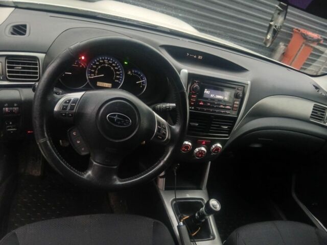 Белый Субару Форестер, объемом двигателя 2 л и пробегом 465 тыс. км за 3900 $, фото 4 на Automoto.ua