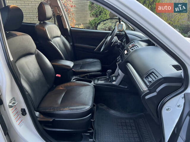 Белый Субару Форестер, объемом двигателя 2.5 л и пробегом 96 тыс. км за 20000 $, фото 4 на Automoto.ua