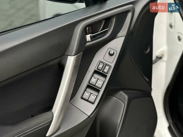 Белый Субару Форестер, объемом двигателя 1.99 л и пробегом 308 тыс. км за 9407 $, фото 9 на Automoto.ua