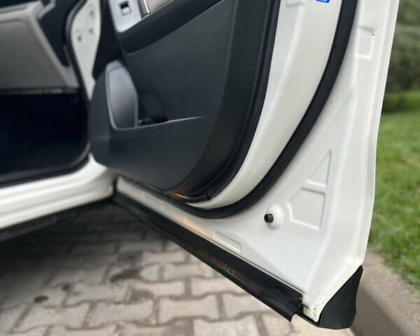 Белый Субару Форестер, объемом двигателя 2.5 л и пробегом 220 тыс. км за 10900 $, фото 24 на Automoto.ua