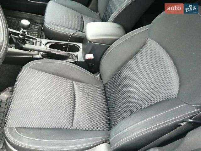 Белый Субару Форестер, объемом двигателя 2 л и пробегом 191 тыс. км за 14000 $, фото 7 на Automoto.ua