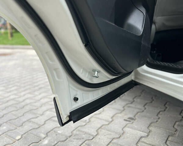 Белый Субару Форестер, объемом двигателя 2.5 л и пробегом 220 тыс. км за 10900 $, фото 22 на Automoto.ua