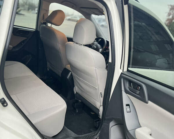 Белый Субару Форестер, объемом двигателя 2.5 л и пробегом 220 тыс. км за 10900 $, фото 16 на Automoto.ua