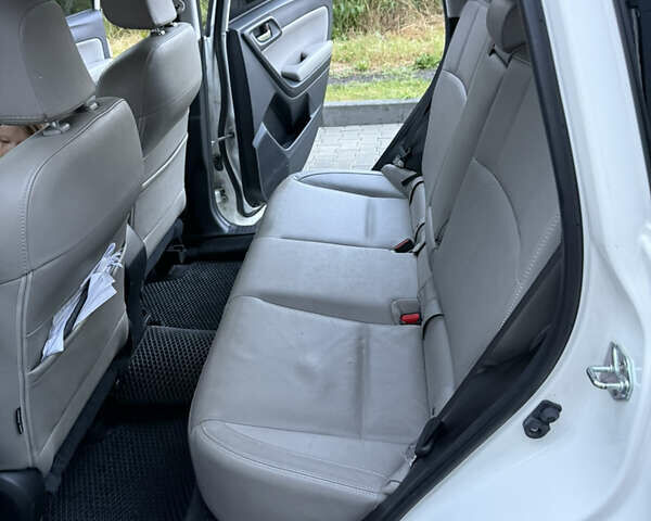 Білий Субару Forester, об'ємом двигуна 2.5 л та пробігом 199 тис. км за 11500 $, фото 16 на Automoto.ua