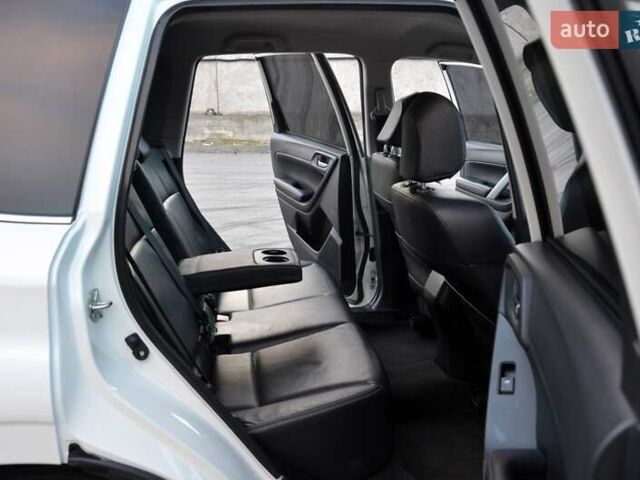 Білий Субару Forester, об'ємом двигуна 2 л та пробігом 152 тис. км за 12999 $, фото 39 на Automoto.ua