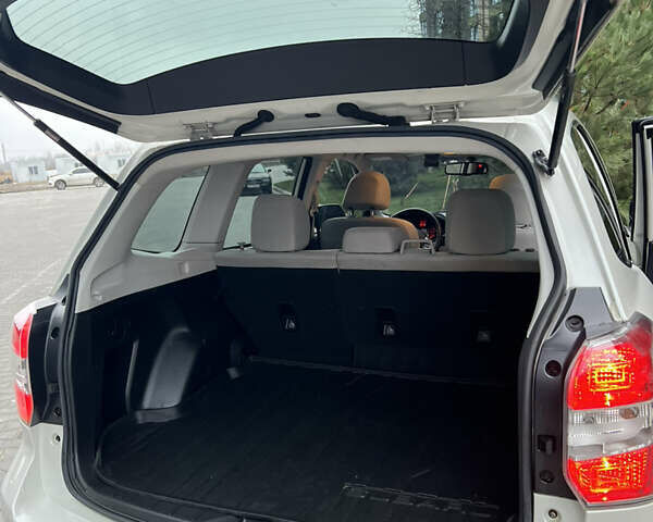 Белый Субару Форестер, объемом двигателя 2.5 л и пробегом 220 тыс. км за 10900 $, фото 17 на Automoto.ua