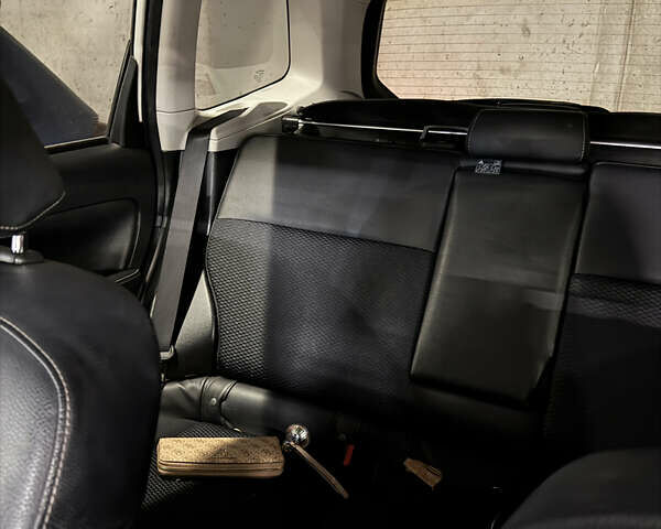 Білий Субару Forester, об'ємом двигуна 2 л та пробігом 168 тис. км за 16000 $, фото 6 на Automoto.ua