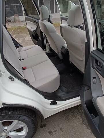 Белый Субару Форестер, объемом двигателя 2.5 л и пробегом 108 тыс. км за 12500 $, фото 8 на Automoto.ua