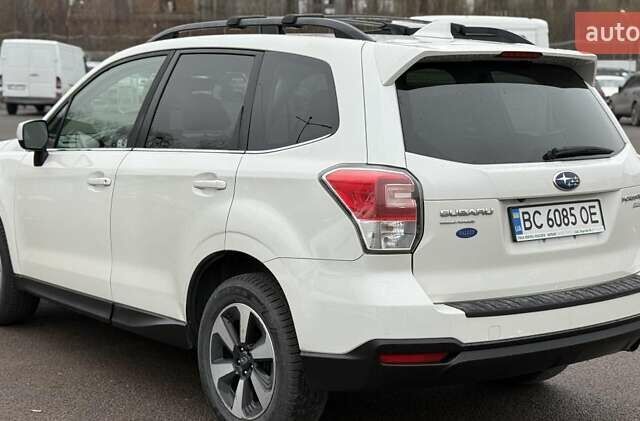 Белый Субару Форестер, объемом двигателя 2.46 л и пробегом 180 тыс. км за 12200 $, фото 2 на Automoto.ua