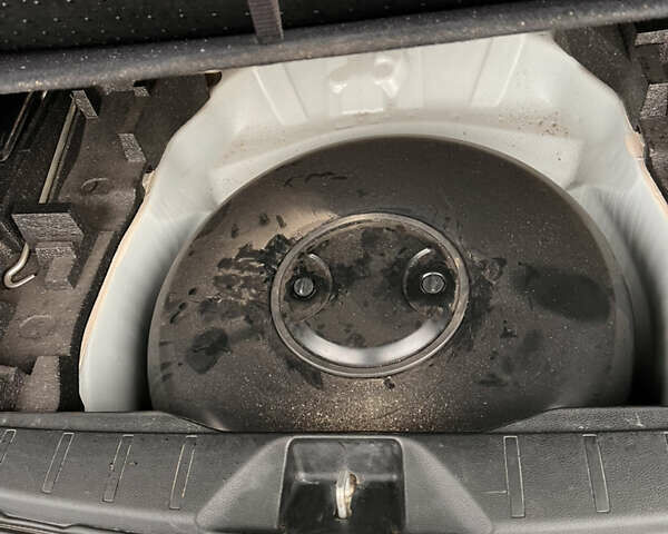 Белый Субару Форестер, объемом двигателя 2.5 л и пробегом 133 тыс. км за 13000 $, фото 12 на Automoto.ua