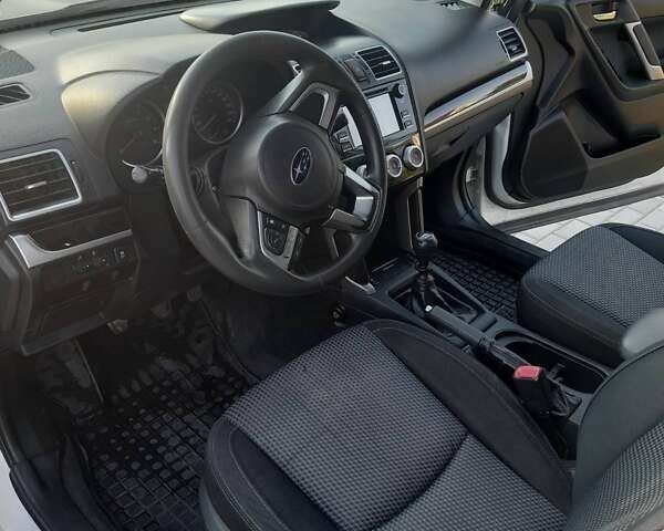 Белый Субару Форестер, объемом двигателя 2 л и пробегом 330 тыс. км за 11500 $, фото 6 на Automoto.ua