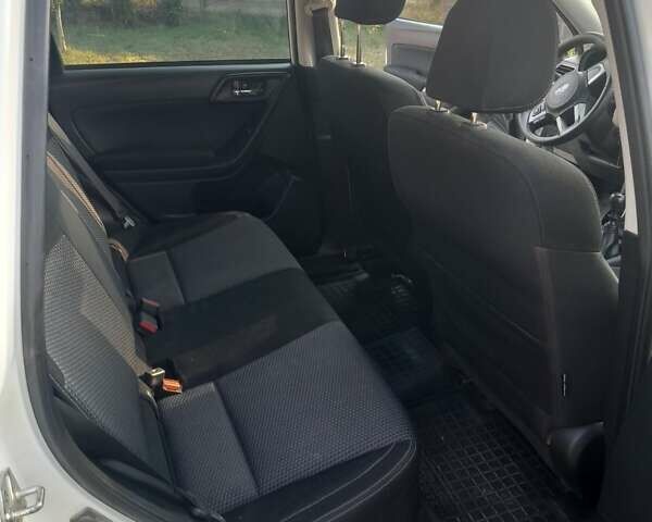 Белый Субару Форестер, объемом двигателя 2 л и пробегом 330 тыс. км за 11500 $, фото 9 на Automoto.ua