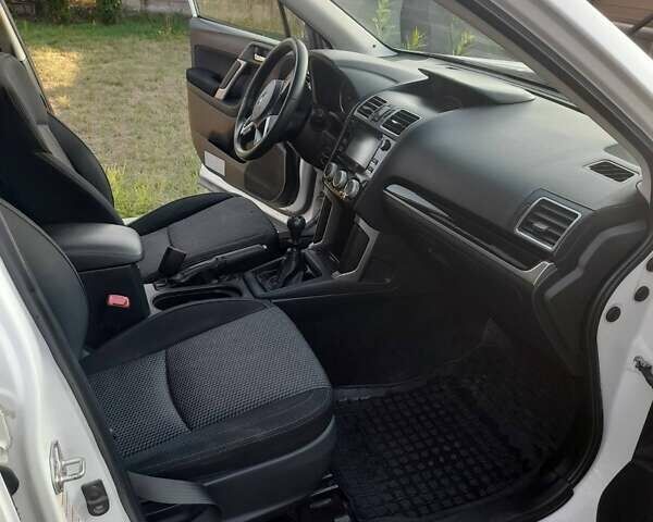 Белый Субару Форестер, объемом двигателя 2 л и пробегом 330 тыс. км за 11500 $, фото 7 на Automoto.ua