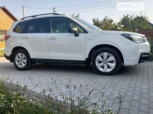 Белый Субару Форестер, объемом двигателя 2 л и пробегом 330 тыс. км за 11500 $, фото 1 на Automoto.ua
