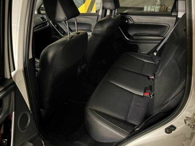 Белый Субару Форестер, объемом двигателя 2 л и пробегом 83 тыс. км за 15400 $, фото 6 на Automoto.ua