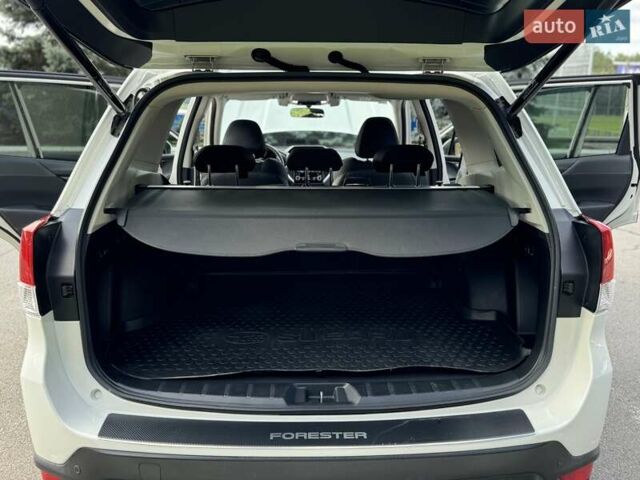 Белый Субару Форестер, объемом двигателя 2 л и пробегом 106 тыс. км за 27000 $, фото 31 на Automoto.ua