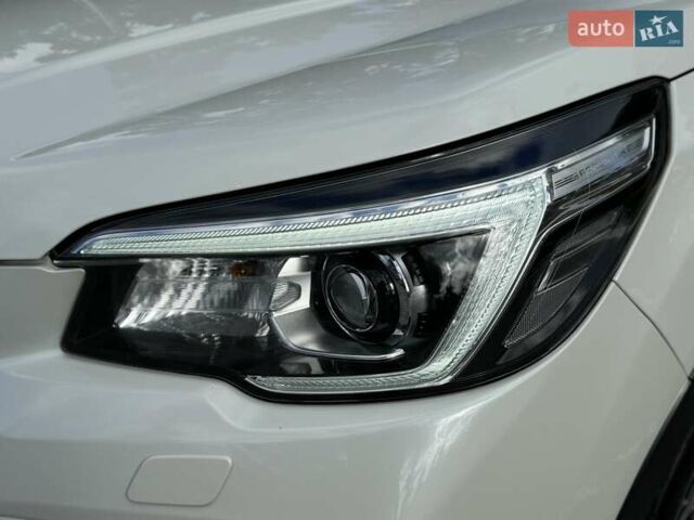 Белый Субару Форестер, объемом двигателя 2 л и пробегом 106 тыс. км за 27000 $, фото 13 на Automoto.ua