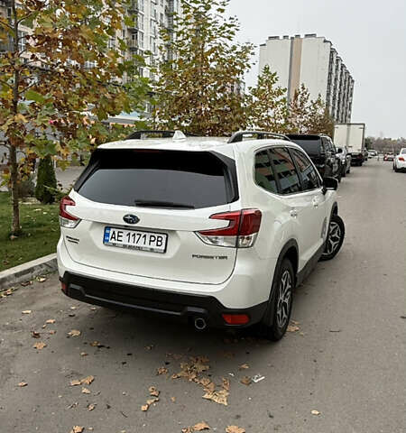 Белый Субару Форестер, объемом двигателя 2 л и пробегом 52 тыс. км за 27900 $, фото 2 на Automoto.ua