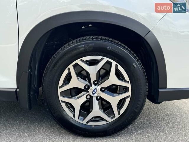 Белый Субару Форестер, объемом двигателя 2 л и пробегом 106 тыс. км за 27000 $, фото 26 на Automoto.ua