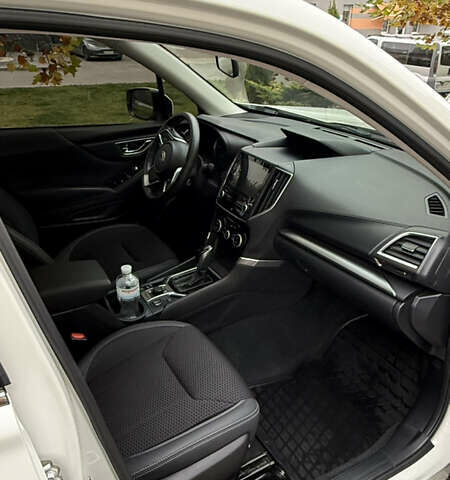 Белый Субару Форестер, объемом двигателя 2 л и пробегом 52 тыс. км за 27900 $, фото 6 на Automoto.ua